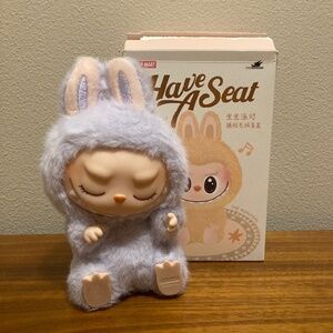 POP MART Have a Seat Vinyl Face Labubu - Zizi